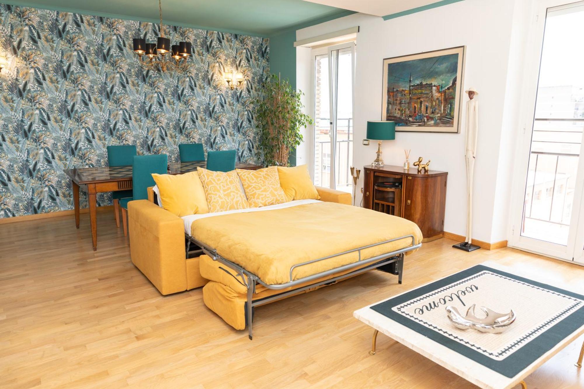 Stefania's Luxury Rom