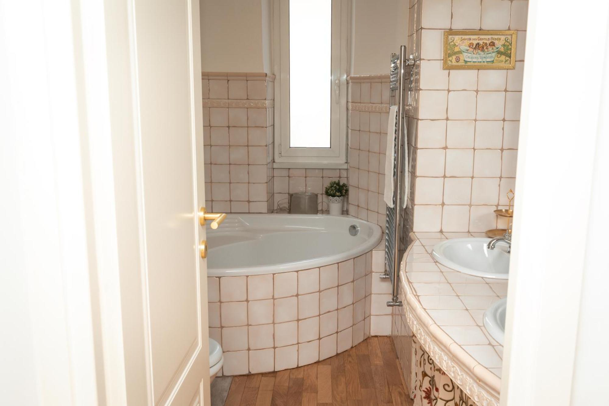 Stefania's Luxury Apartment