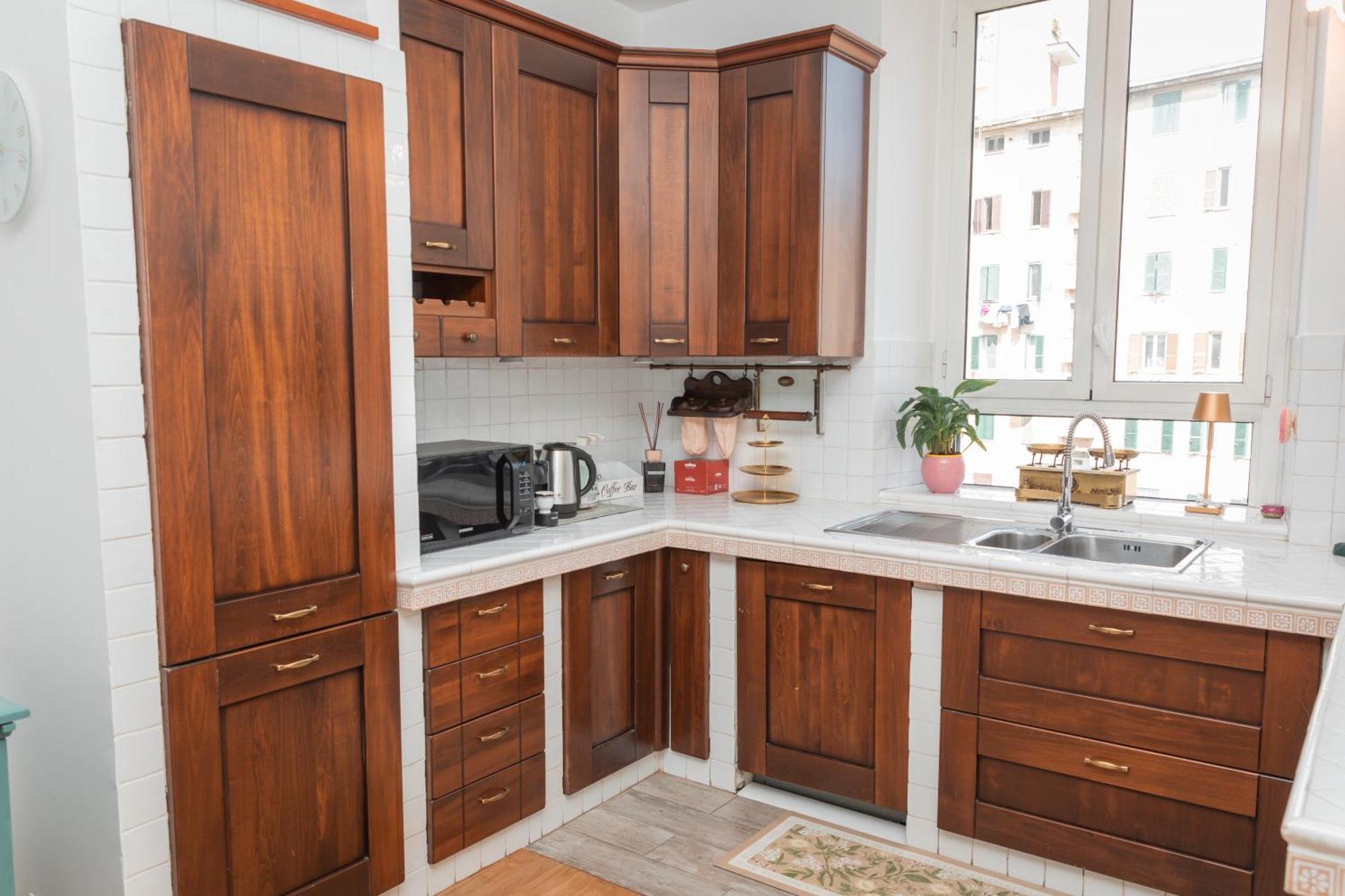 Stefania's Luxury Rom